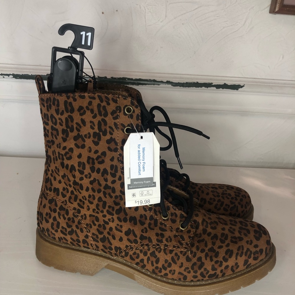 Cheetah print boots! Women’s size 11!